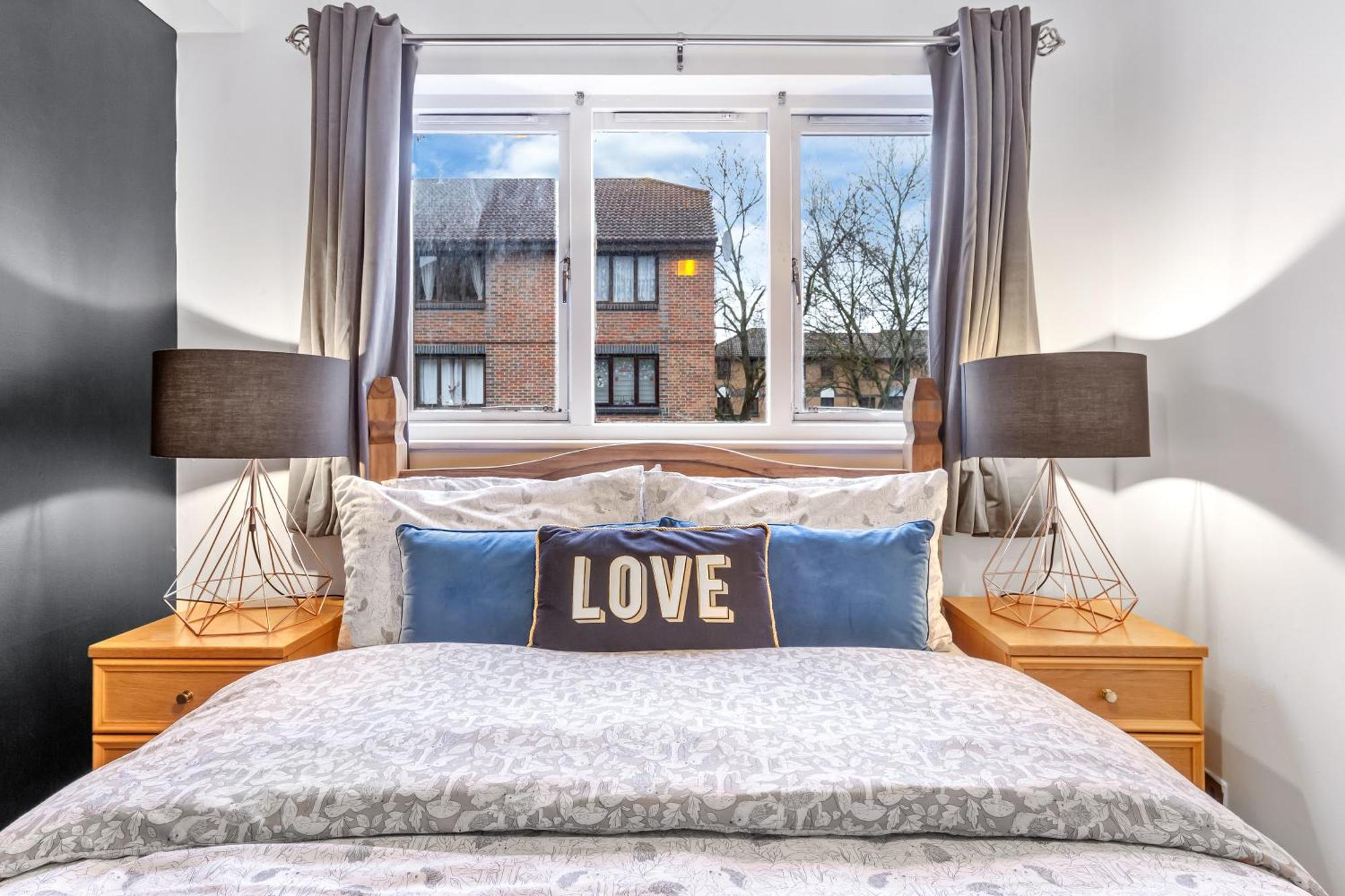 Quirky Canary 2Bed, Free Parking, Smart Tv & Games ลอนดอน ภายนอก รูปภาพ